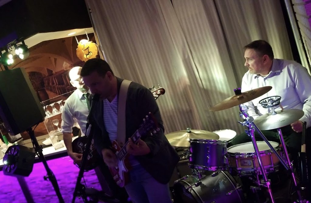 The Mile Stones - Live Band For Weddings & Corporate Events | 5773 Rue Laurendeau Unit 104, Montréal, QC H4E 3W8, Canada | Phone: (514) 963-5563