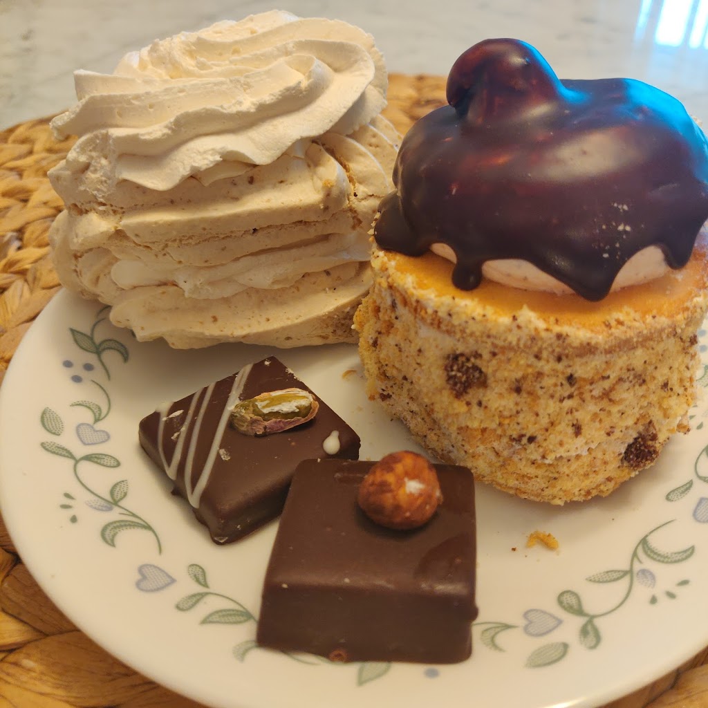 European Patisserie | 5072 Dundas St W, Etobicoke, ON M9A 1B9, Canada | Phone: (416) 783-9377