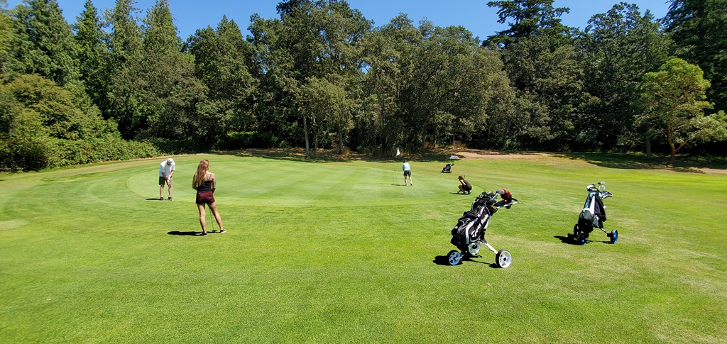 Mount Douglas Golf Course | 4225 Blenkinsop Rd, Victoria, BC V8X 2C3, Canada | Phone: (250) 477-8314