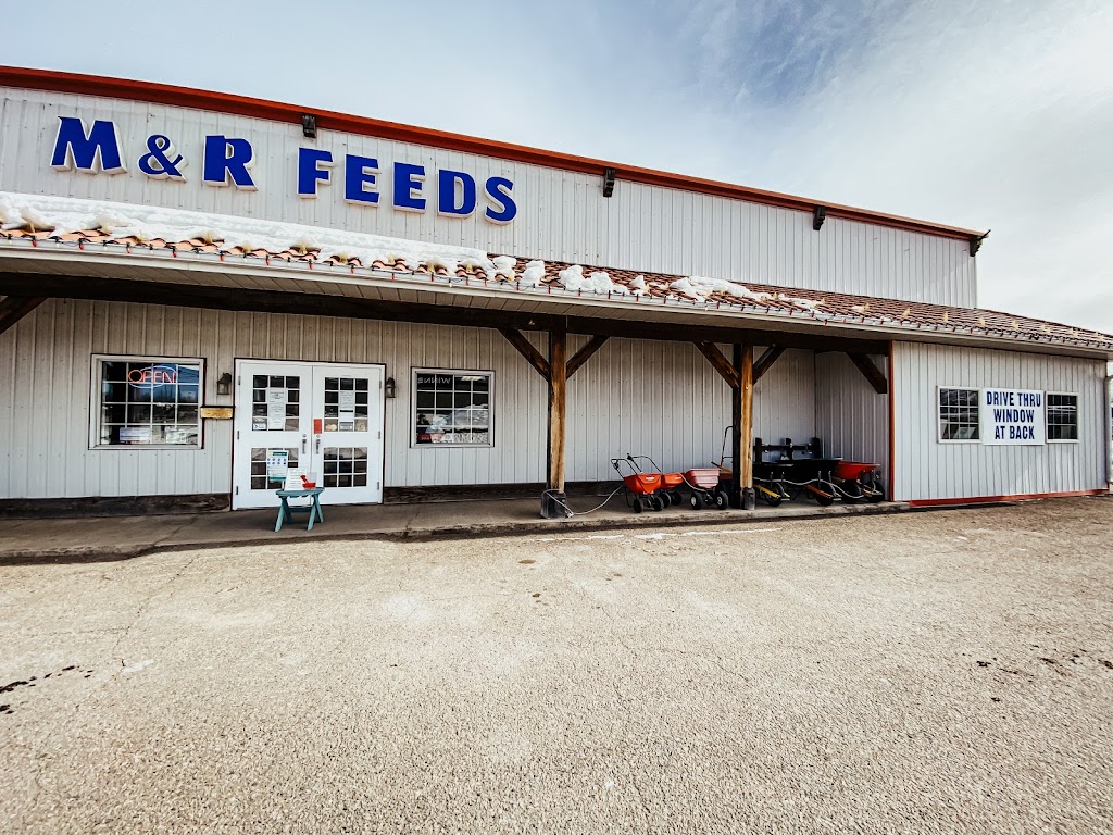 M & R Feeds & Farm Supply | 1185 Pembroke St E, Pembroke, ON K8A 7R6, Canada | Phone: (613) 732-2843