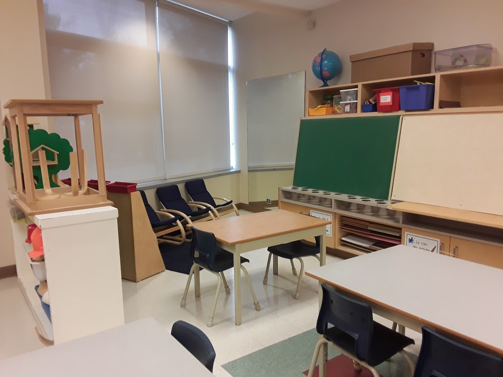 École élémentaire catholique Saint-Jean-Paul II | 5473 Abbott St E, Stittsville, ON K2S 0A8, Canada | Phone: (613) 521-7858