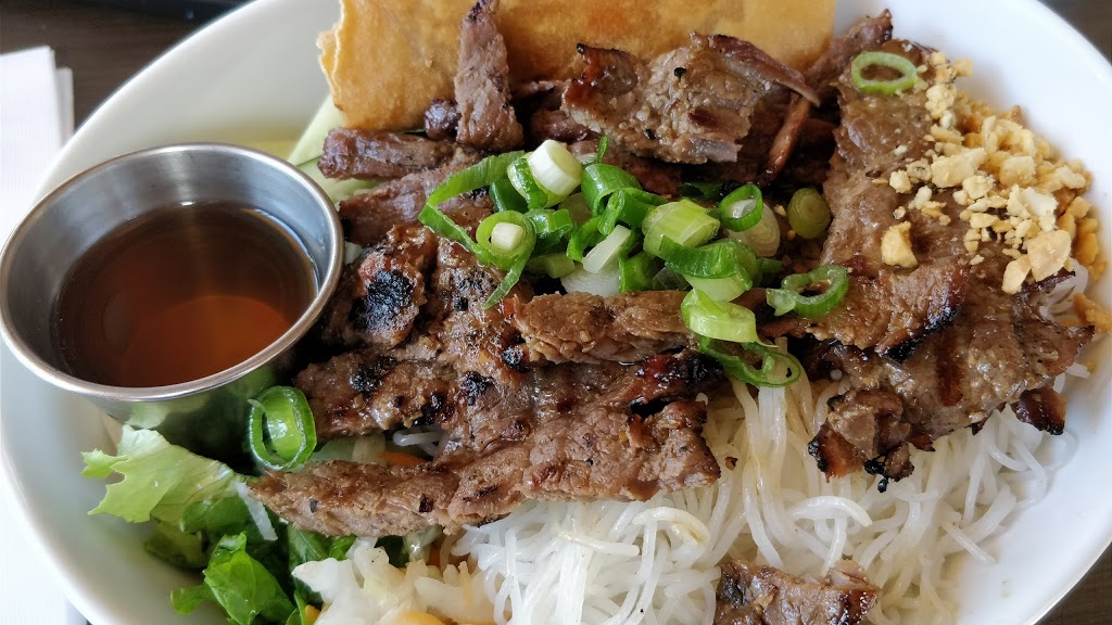 Pho Ong Rau | 300 Rue Jarry E, Montréal, QC H2P 1T7, Canada | Phone: (514) 903-7722