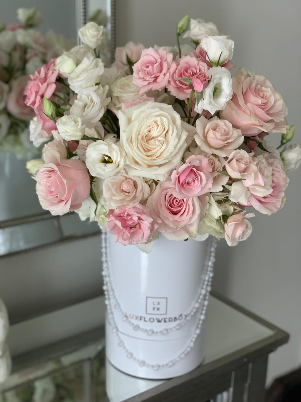 LuxFlowerBox | Luxury Flower Delivery | 630 Rivermede Rd #10, Concord, ON L4K 3M5, Canada | Phone: (647) 825-3543