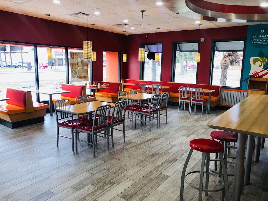 Popeyes Louisiana Kitchen | 2854 Howard Ave, Windsor, ON N8X 3Y5, Canada | Phone: (519) 250-6886