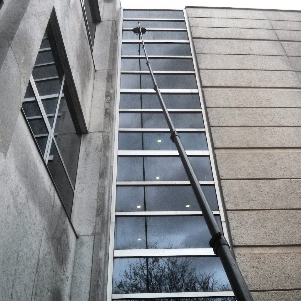 Aqua Reach Window Cleaning | 105 Allan St #604, Oakville, ON L6J 3N2, Canada | Phone: (905) 616-7905