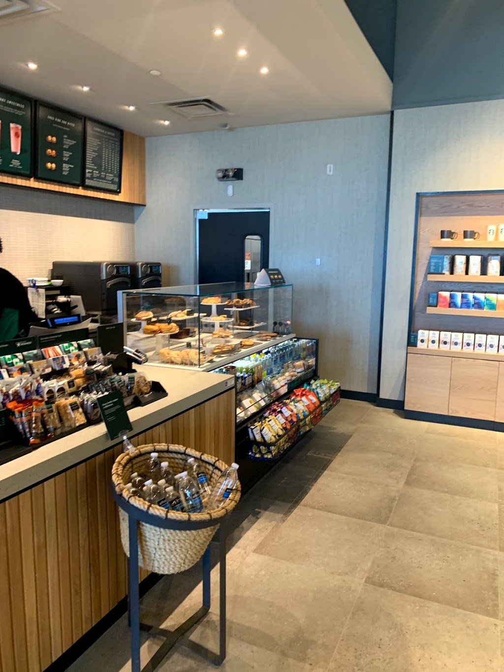 Starbucks | 6795 Airport Rd A2, Mississauga, ON L4V 1E6, Canada | Phone: (437) 246-3782