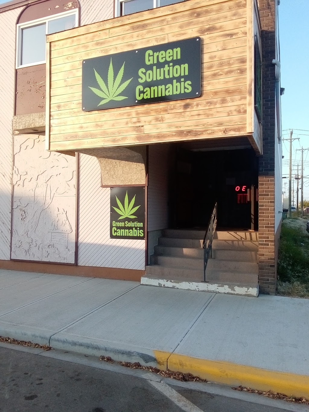 Green Solution Cannabis Barrhead | 4934 50 Ave, Barrhead, AB T7N 1J6, Canada | Phone: (780) 284-9971