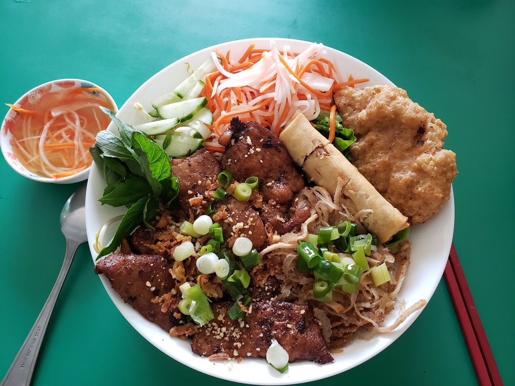 Kim Thanh Restaurant 天 | 888 Notre Dame Ave, Winnipeg, MB R3E 0M7, Canada | Phone: (204) 779-2970