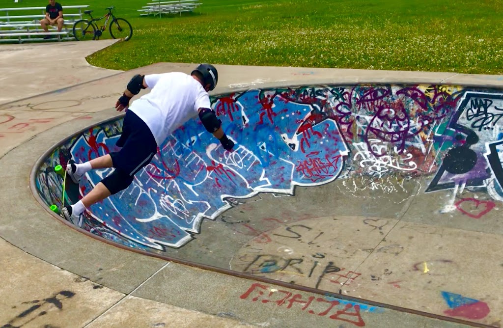 Parc Marcel-Laurin skatepark | 2345 Bd Thimens, Saint-Laurent, QC H4R 1T4, Canada | Phone: (514) 872-0311