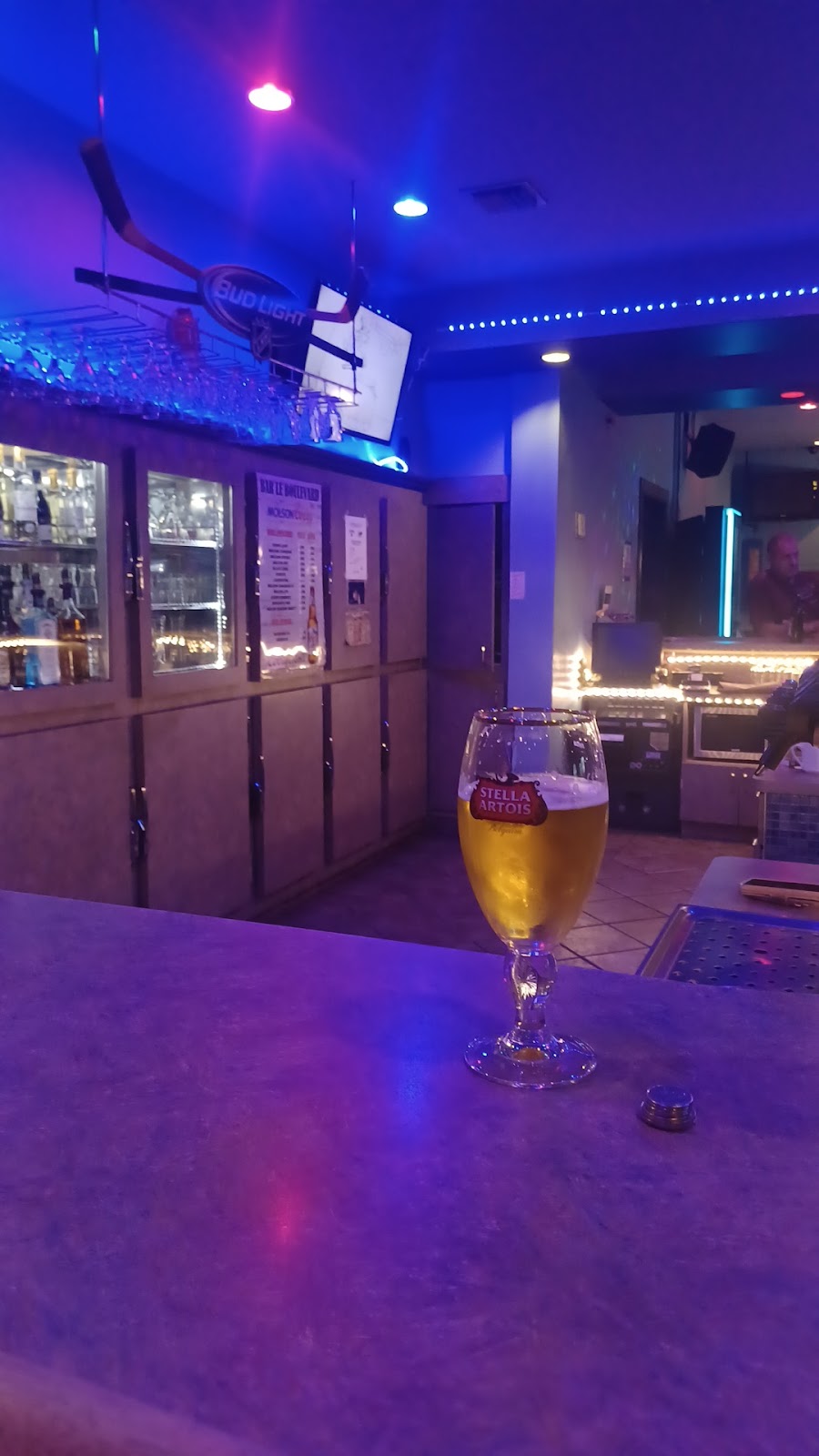 Bar Boulevard | 16620 Boul. de Pierrefonds, Sainte-Geneviève, QC H9H 1H1, Canada | Phone: (514) 626-2179