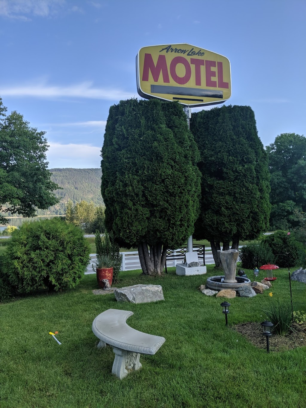 Arrow Lake Motel | 101 Oak St, Fauquier, BC V0G 1K0, Canada | Phone: (250) 269-7622