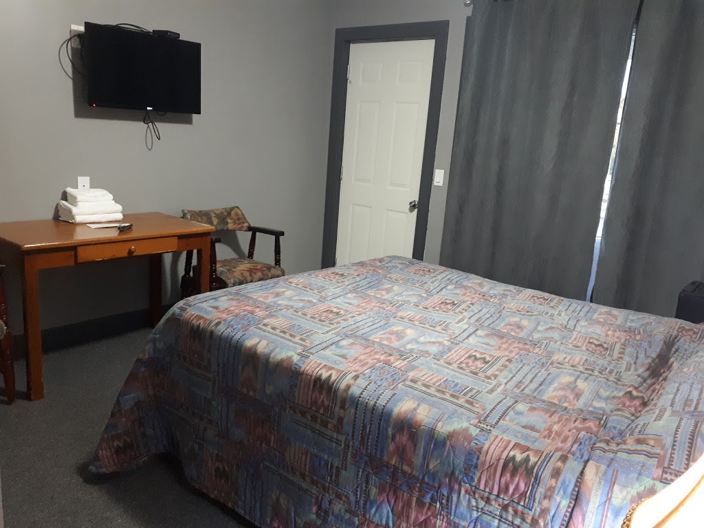 Collingwood Motel | 0X2, 9281 Beachwood Rd, Collingwood, ON L9Y 3Z1, Canada | Phone: (705) 445-4480