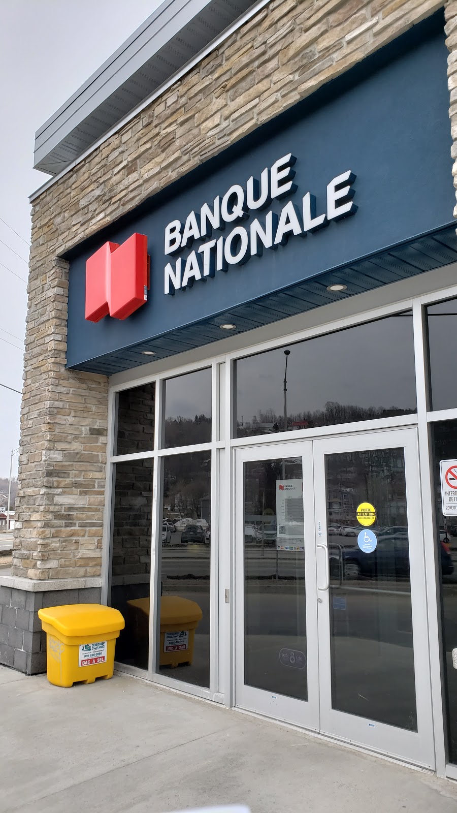 Banque Nationale | 10516 Boulevard Sainte-Anne, Sainte-Anne-de-Beaupré, QC G0A 3C0, Canada | Phone: (418) 827-3764