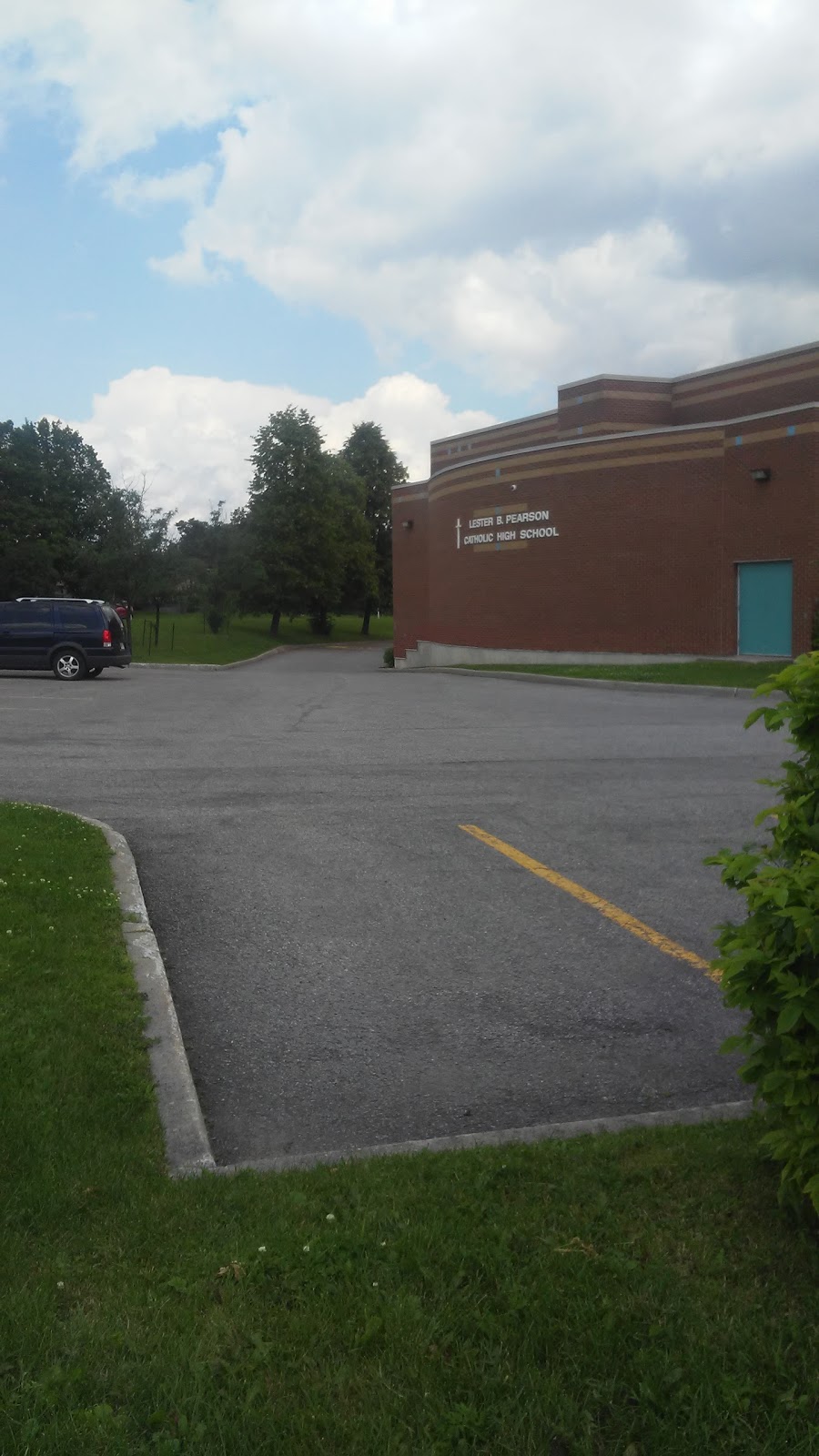 Lester B. Pearson High School | 2072 Jasmine Crescent, Gloucester, ON K1J 8M5, Canada | Phone: (613) 741-4525