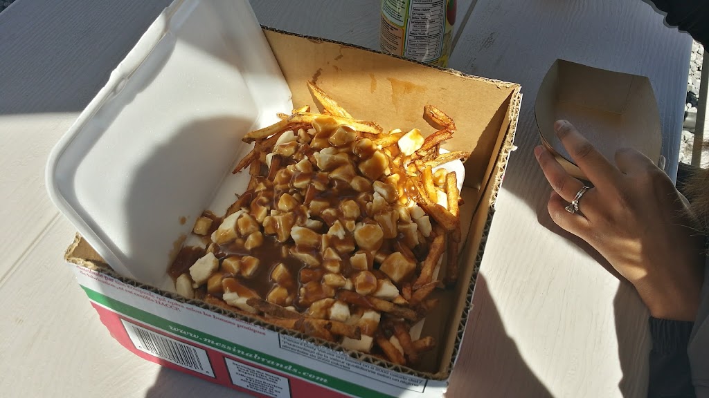 Pongs Poutine | 2079 Carp Rd, Carp, ON K0A 1L0, Canada | Phone: (613) 252-6897