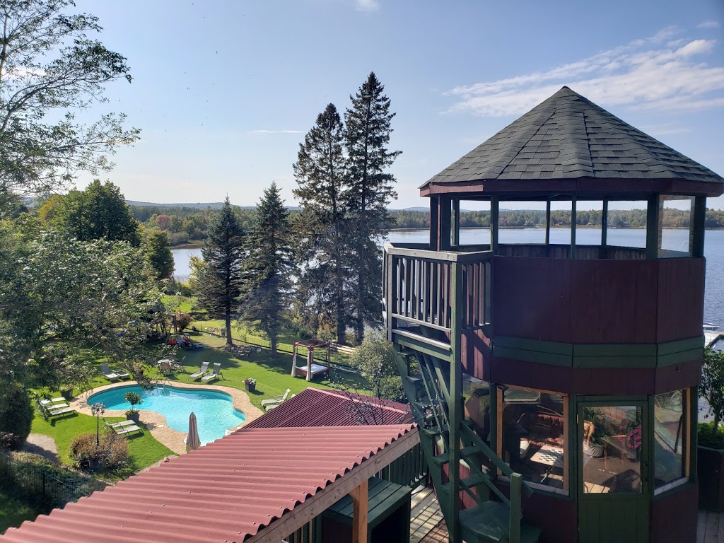 Auberge Villa Bellerive | 1596 Chemin de Bellerive sur le Lac, Nominingue, QC J0W 1R0, Canada | Phone: (819) 278-3802