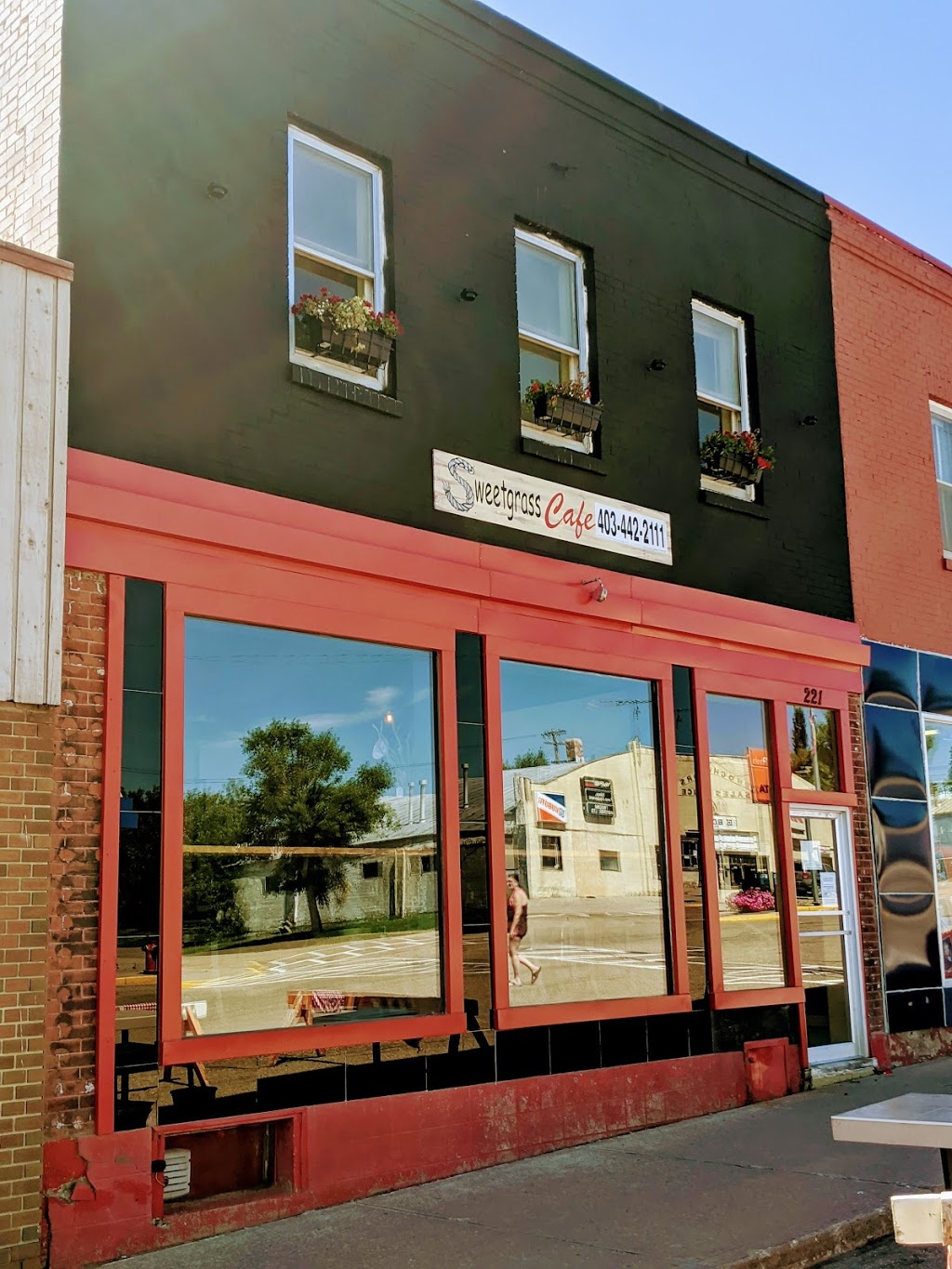 Sweetgrass Cafe | 221 Main St, Trochu, AB T0M 2C0, Canada | Phone: (403) 442-2111