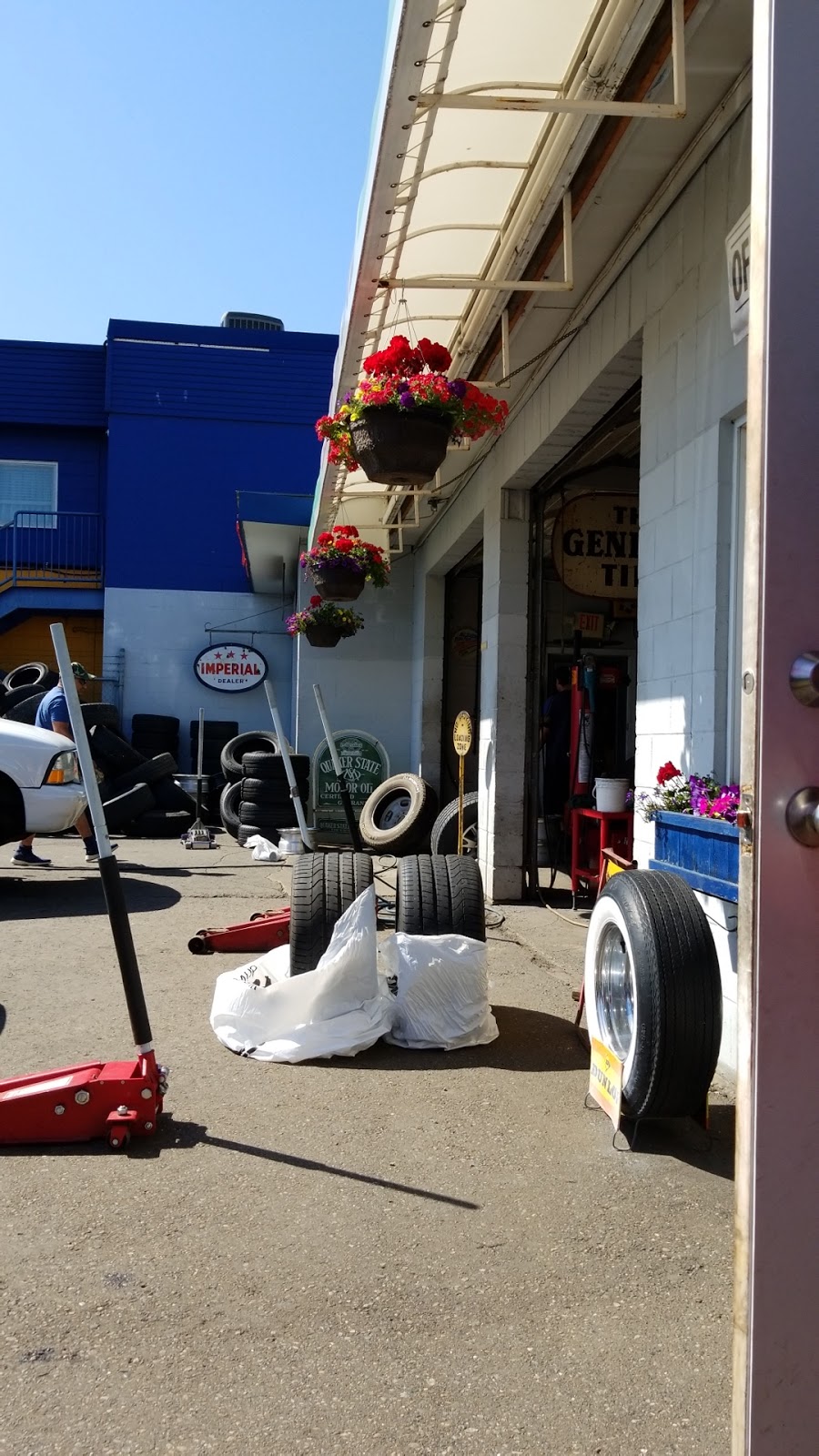 Country Tire | 20139 Industrial Ave, Langley City, BC V3A 4K6, Canada | Phone: (604) 533-7777