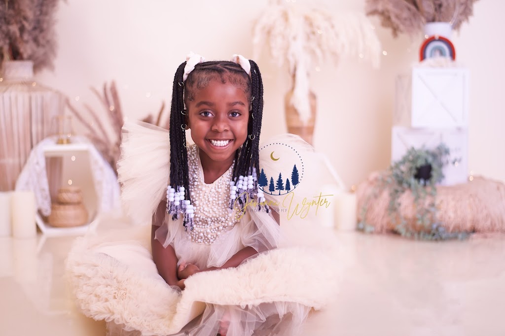 Jevonna Wynter Photography | 129 Byron St N, Whitby, ON L1G 3T1, Canada | Phone: (289) 356-5834