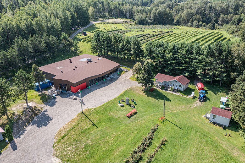 Domaine Le Cageot | 5455 Chemin St André, Jonquière, QC G7X 7V4, Canada | Phone: (418) 547-2857