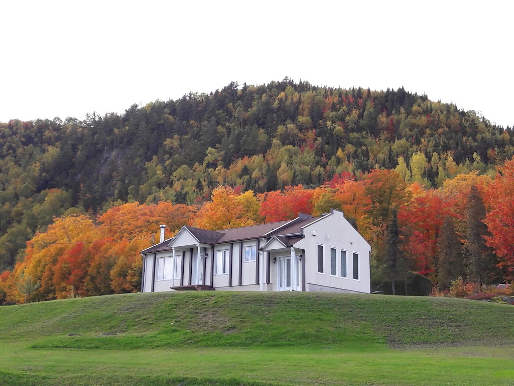 Le Gîte Du Paradis | 935 Rue du Quai, Sainte-Rose-du-Nord, QC G0V 1T0, Canada | Phone: (418) 675-1382