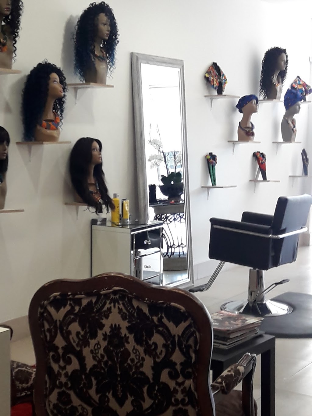 Chiggys Touch Hair Boutique | 2051 Weston Rd, York, ON M9N 1X7, Canada | Phone: (416) 619-5477