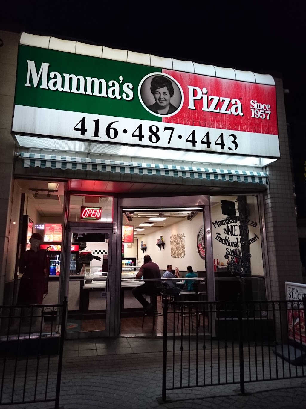 Mammas Pizza | 1627 Bayview Ave, East York, ON M4G 3B5, Canada | Phone: (416) 487-4443