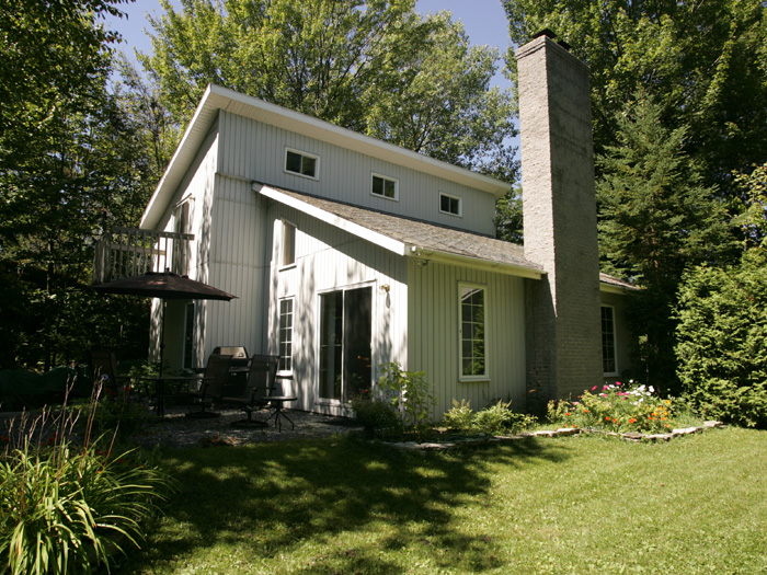 Cottages du lac Orford Chalet au bord de leau Le Nymphéa | 20 Rue de la Presquile, Eastman, QC J0E 1P0, Canada | Phone: (819) 678-2688
