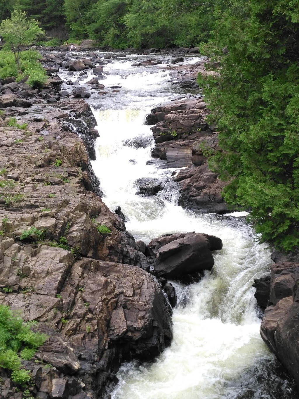 Parc Régional des Chutes Monte-à-Peine et des Dalles | Entrée Sa | coin Archambault, Rang des Dalles, Sainte-Béatrix, QC J0K 1Y0, Canada | Phone: (450) 883-6060