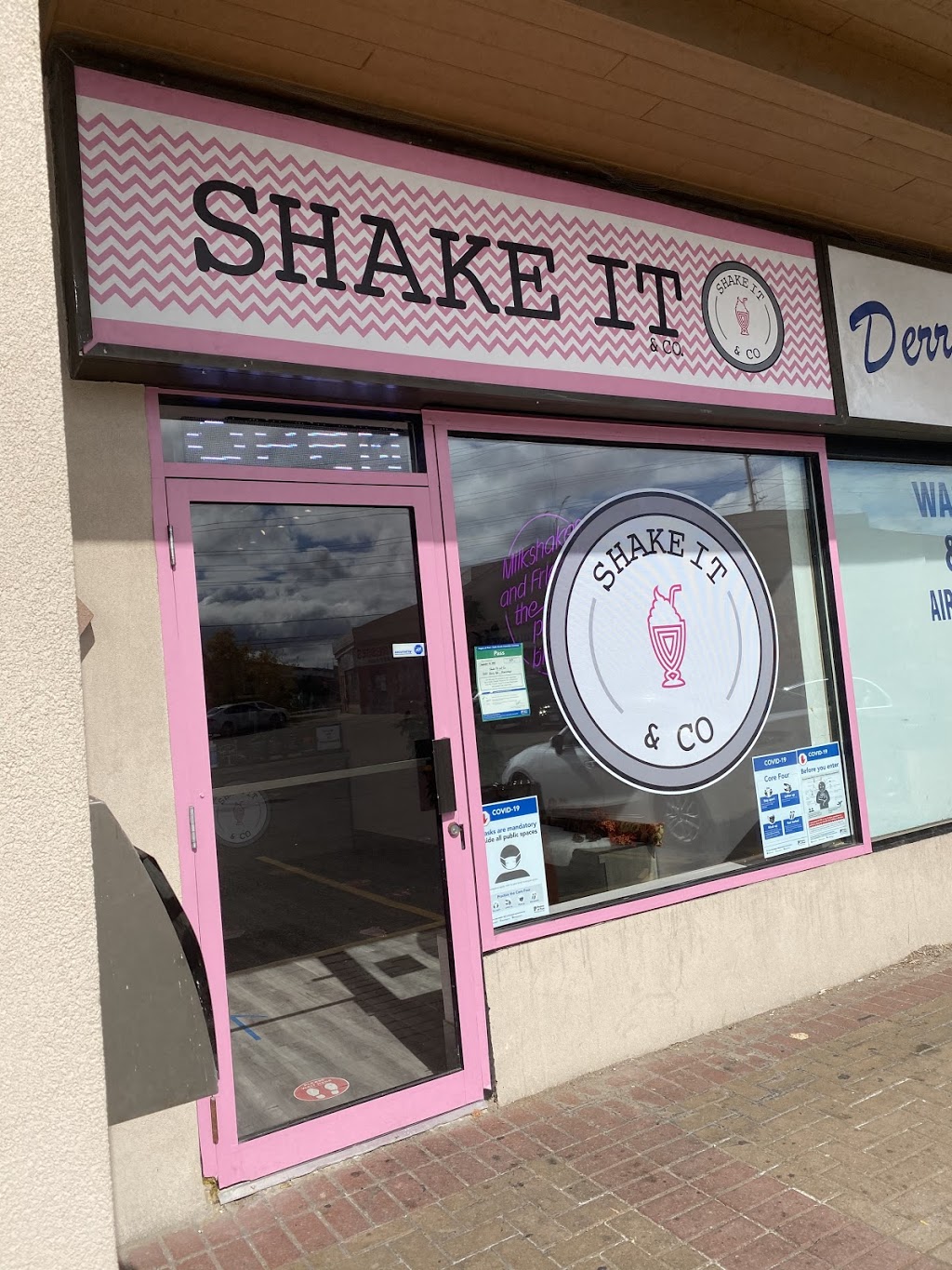 shake it & co | 3427 Derry Rd E, Mississauga, ON L4T 1A8, Canada | Phone: (905) 671-2288