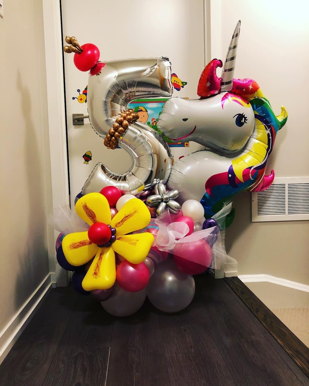 Balloons by Mina | 39A Valley Woods Rd #903, North York, ON M3A 2R5, Canada | Phone: (647) 927-8108
