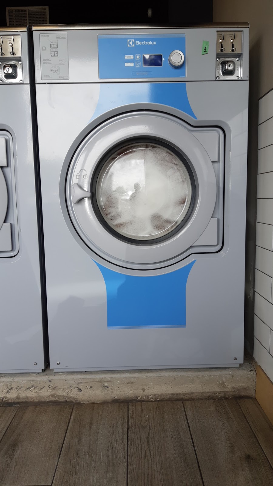 Super Clean Laundromat Cambridge | 130 Cedar St #29, Cambridge, ON N1S 1W4, Canada | Phone: (519) 623-9550