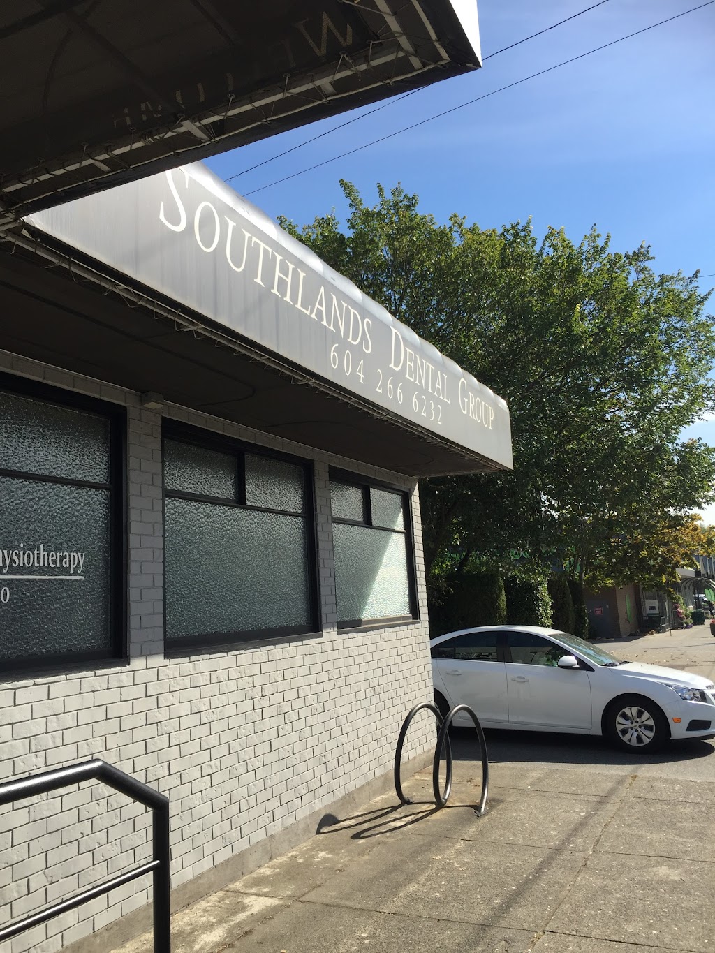 Southlands Dental Group | 3579 W 41st Ave, Vancouver, BC V6N 3E7, Canada | Phone: (604) 266-6232