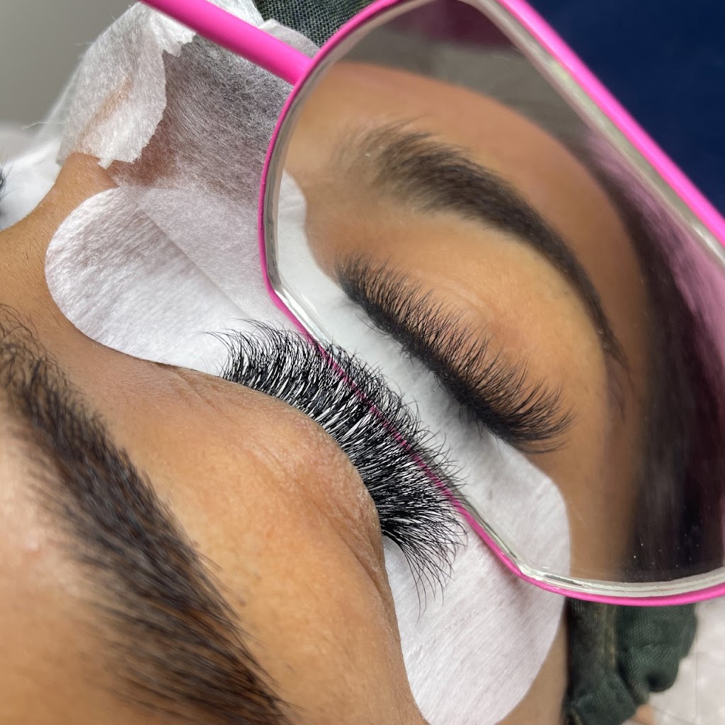 Danis Lashes | Sandalwood Ct, Barrie, ON L4N 0G8, Canada | Phone: (778) 281-0263