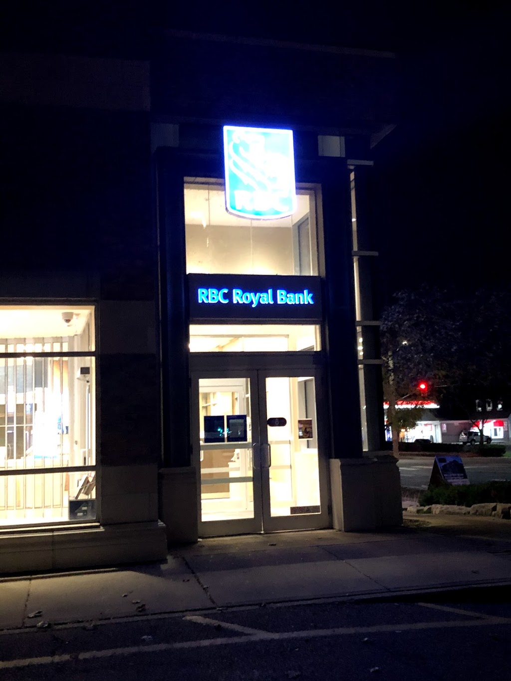 RBC Royal Bank | 1730 Lakeshore Rd W, Mississauga, ON L5J 1J5, Canada | Phone: (905) 822-1648