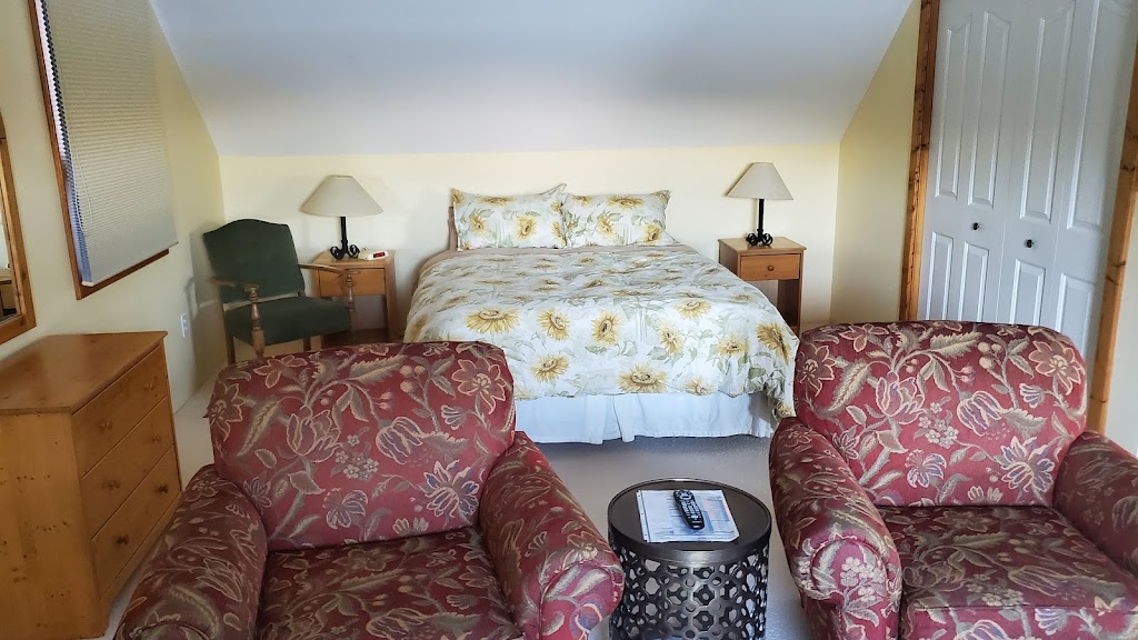 Sunflower Inn B&B | 159 Alpine Inn Rd, Christina Lake, BC V0H 1E1, Canada | Phone: (250) 447-6201