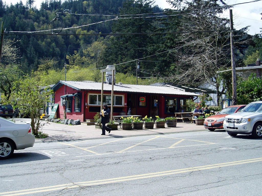 The Snug | 445 Bowen Island Trunk Rd, Bowen Island, BC V0N 1G0, Canada | Phone: (604) 947-0402