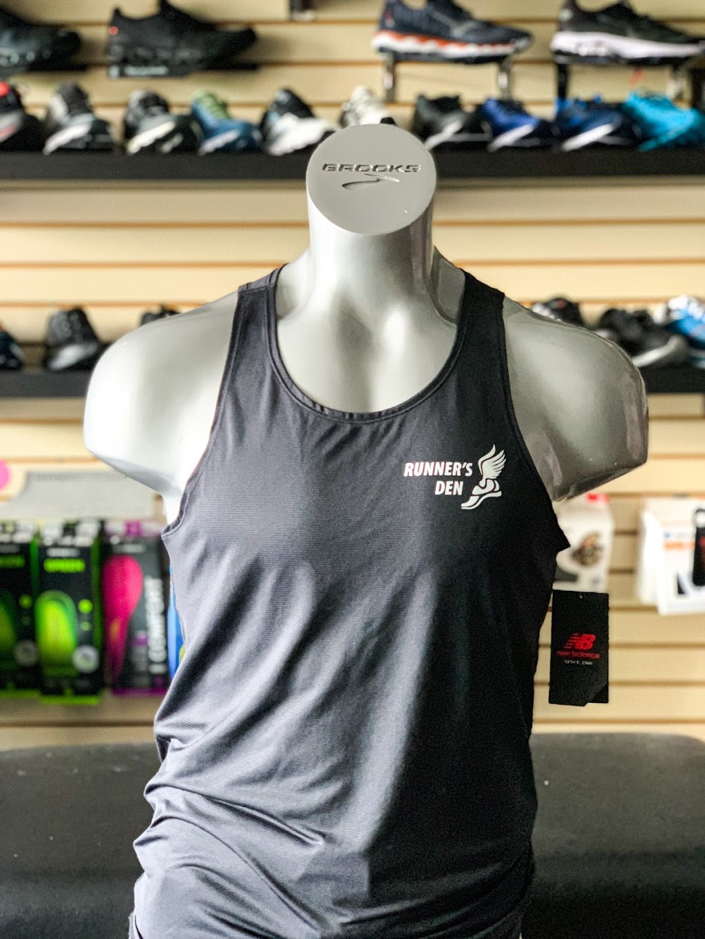 Runners Den | 860 King St W, Hamilton, ON L8S 1K3, Canada | Phone: (905) 523-7866