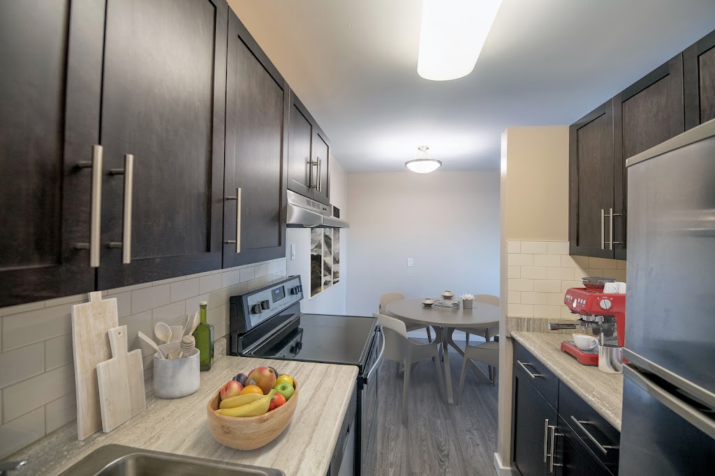 Eiffel Tower A Apartments | 291 Goulet St, Winnipeg, MB R2H 0S4, Canada | Phone: (204) 237-8013