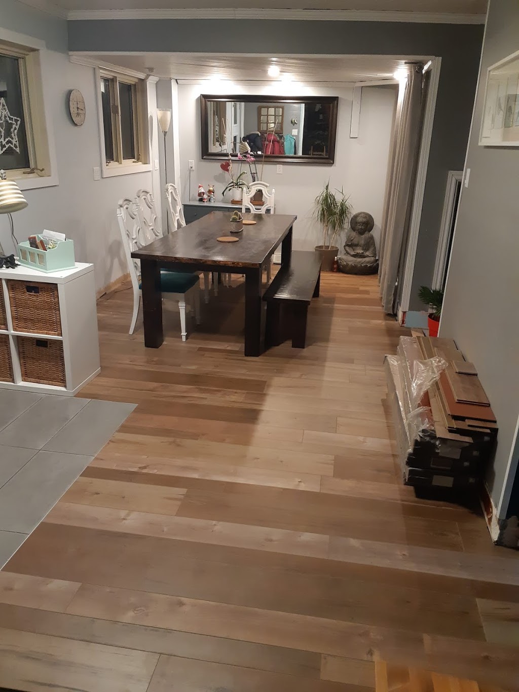 Plancher Flor / Flottant, Bois Franc, Ingénierie, Vinyle clic | 1645 Desserte Nord Autoroute 440, Laval, QC H7L 3W3, Canada | Phone: (450) 686-0888