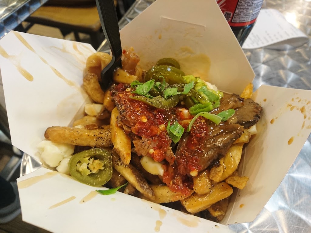 Smokes Poutinerie | 455 Spadina Ave, Toronto, ON M5S 2G7, Canada | Phone: (416) 599-2875