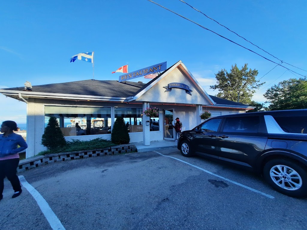 Auberge sur Mer (Motels au bord de leau) | 109 Rue du Quai, Saint-Siméon, QC G0T 1X0, Canada | Phone: (418) 638-2674