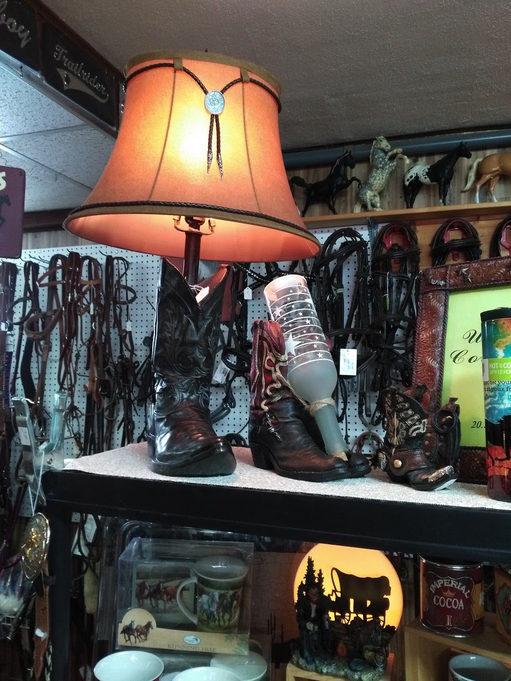 Sellerie Le Cheval Tack Shop | 344 Chemin de la Cité des Jeunes, Saint-Clet, QC J0P 1S0, Canada | Phone: (450) 456-3699