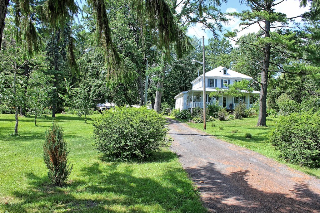 Vignoble Aux Pieds des Noyers | 71 Grande Côte E, Lanoraie, QC J0K 1E0, Canada | Phone: (450) 887-1050