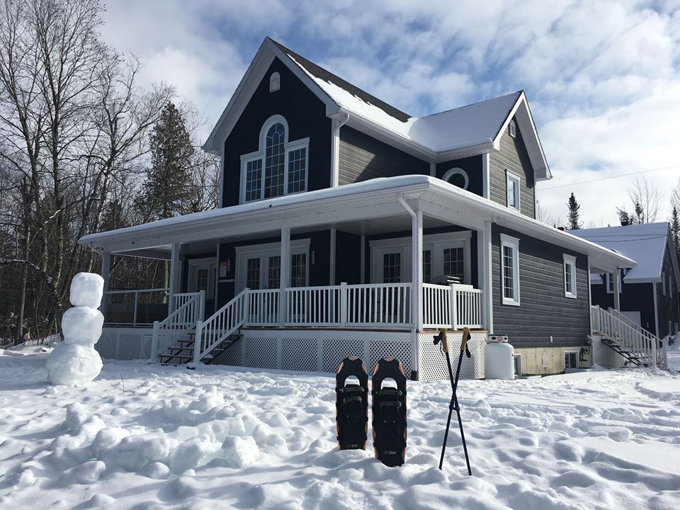 Chalet Le Grand Duc | 332 Chemin Gérard-Roy, Lambton, QC G0M 1H0, Canada | Phone: (514) 594-9915