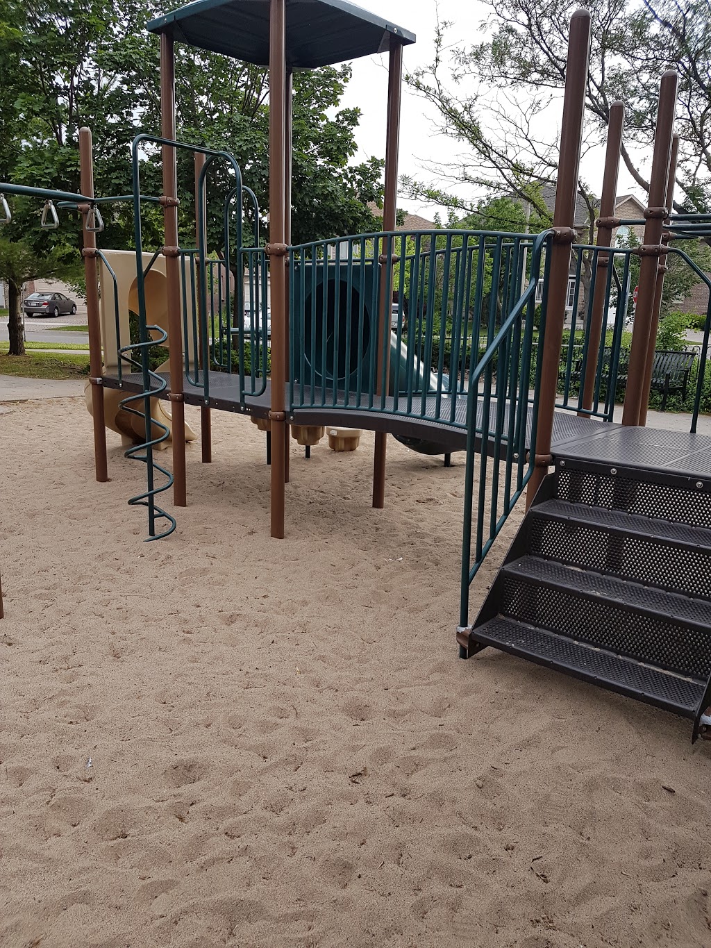 Red Oak Parkette | Hyde Park Dr. & Red Oak Dr., Richmond Hill, ON L4B 2S2, Canada | Phone: (905) 771-8800