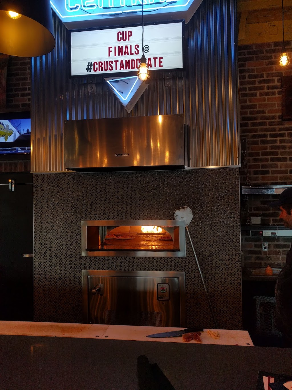 Crust & Crate Fast Fired Pizza Pub | 2018 Unit#1, Ogilvie Rd, Gloucester, ON K1J 7N9, Canada | Phone: (613) 656-6567