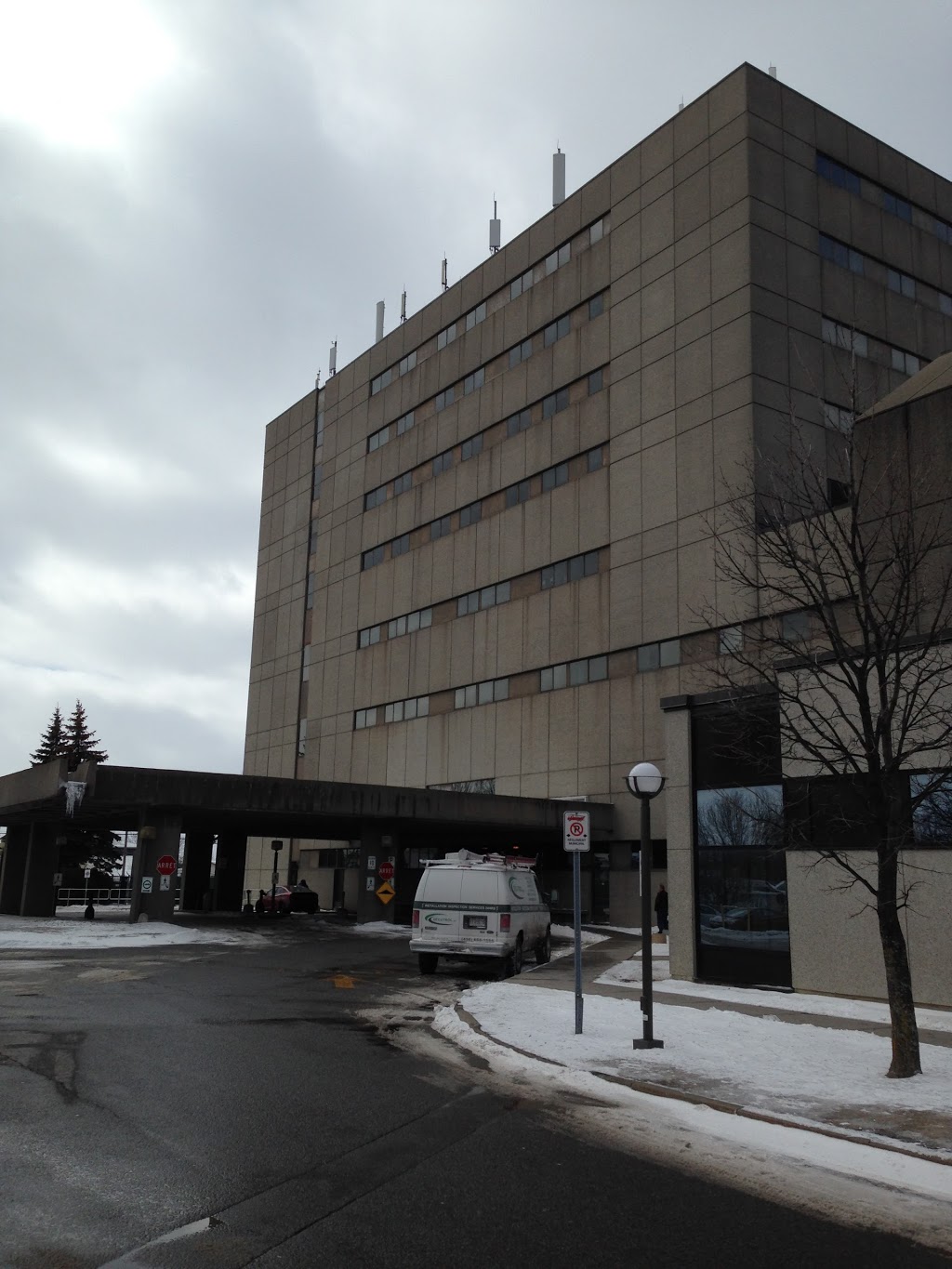 Suroît Regional Hospital | 150 Rue Saint-Thomas, Salaberry-de-Valleyfield, QC J6T 6C1, Canada | Phone: (450) 371-9920