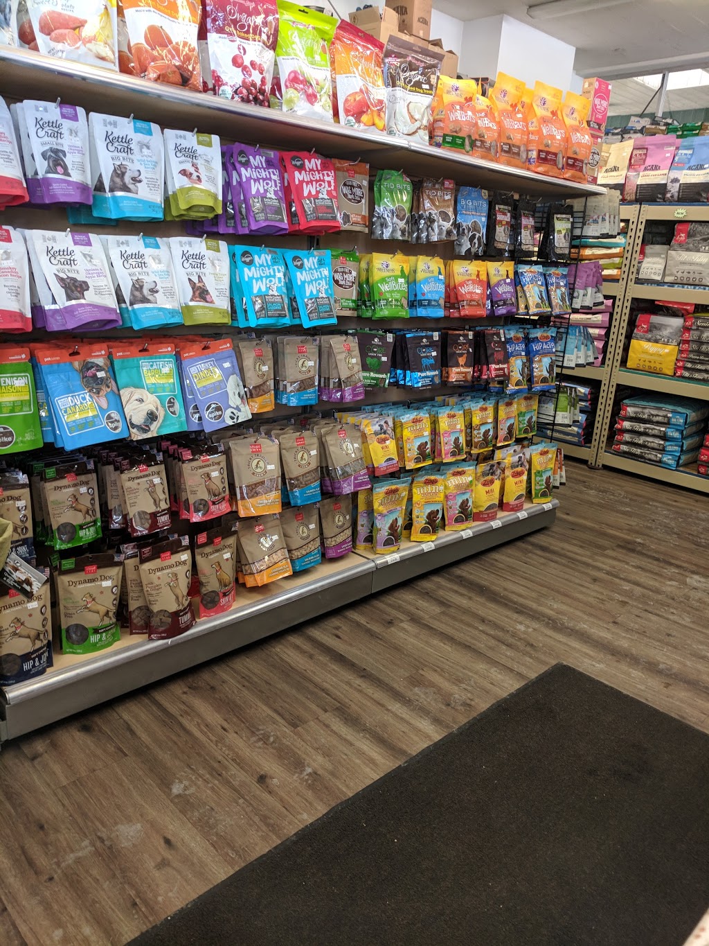 Paws Pet Food & Accessories | 8403 Elbow Dr SW, Calgary, AB T2V 1K8, Canada | Phone: (403) 640-1666