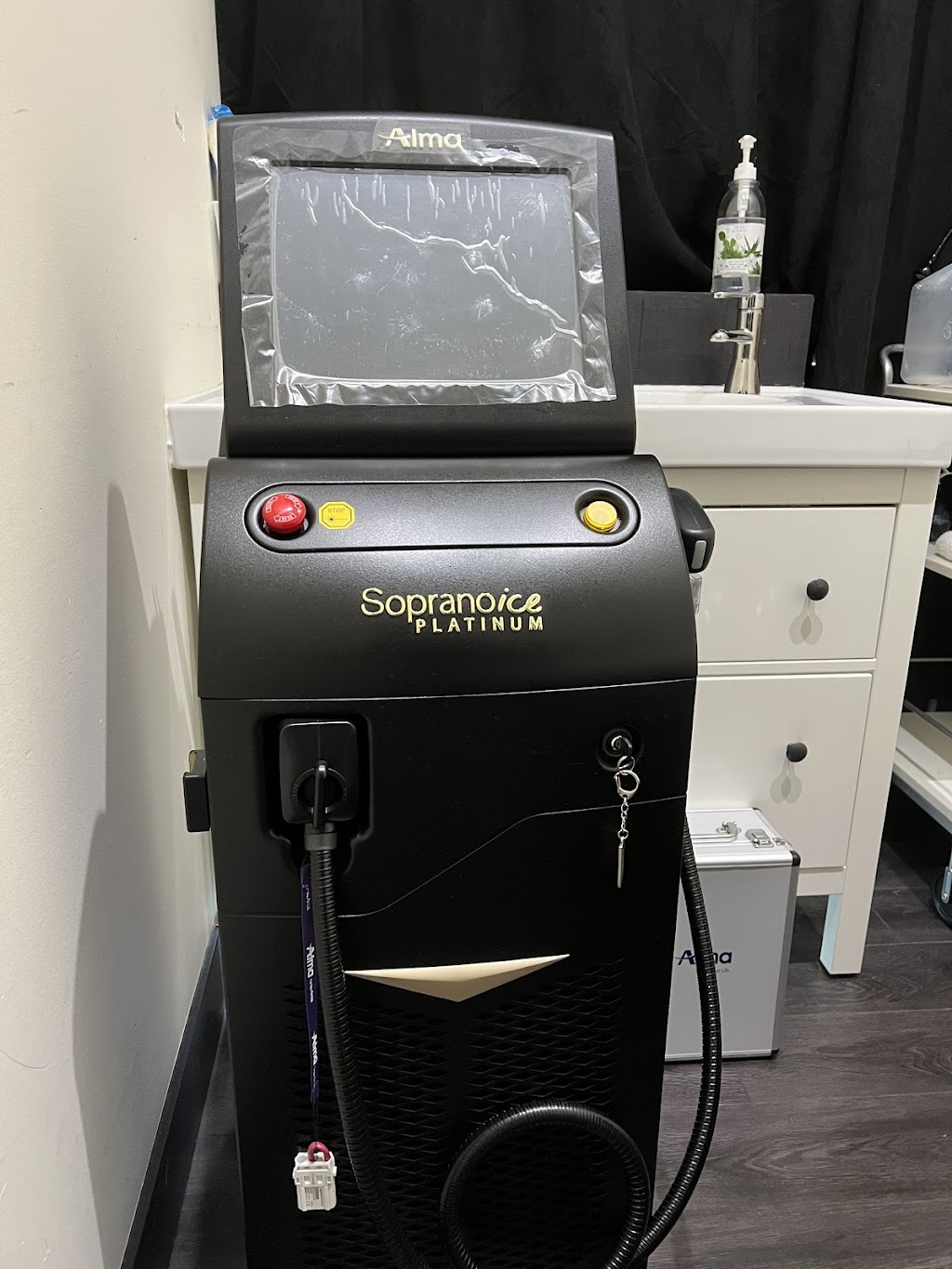 Laser Lounge & Spa | 17750 65A Ave #313, Surrey, BC V3S 7X1, Canada | Phone: (604) 760-6167